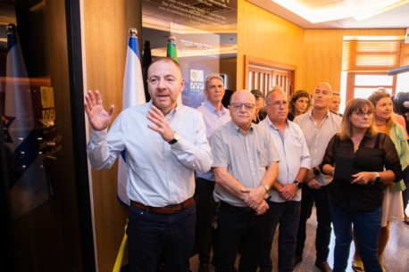 Рони Винников, зам. председателя ККЛ-ЕНФ : «Просмотр «Золотых книг» ККЛ-ЕНФ — это увлекательное путешествие по истории еврейского народа. 